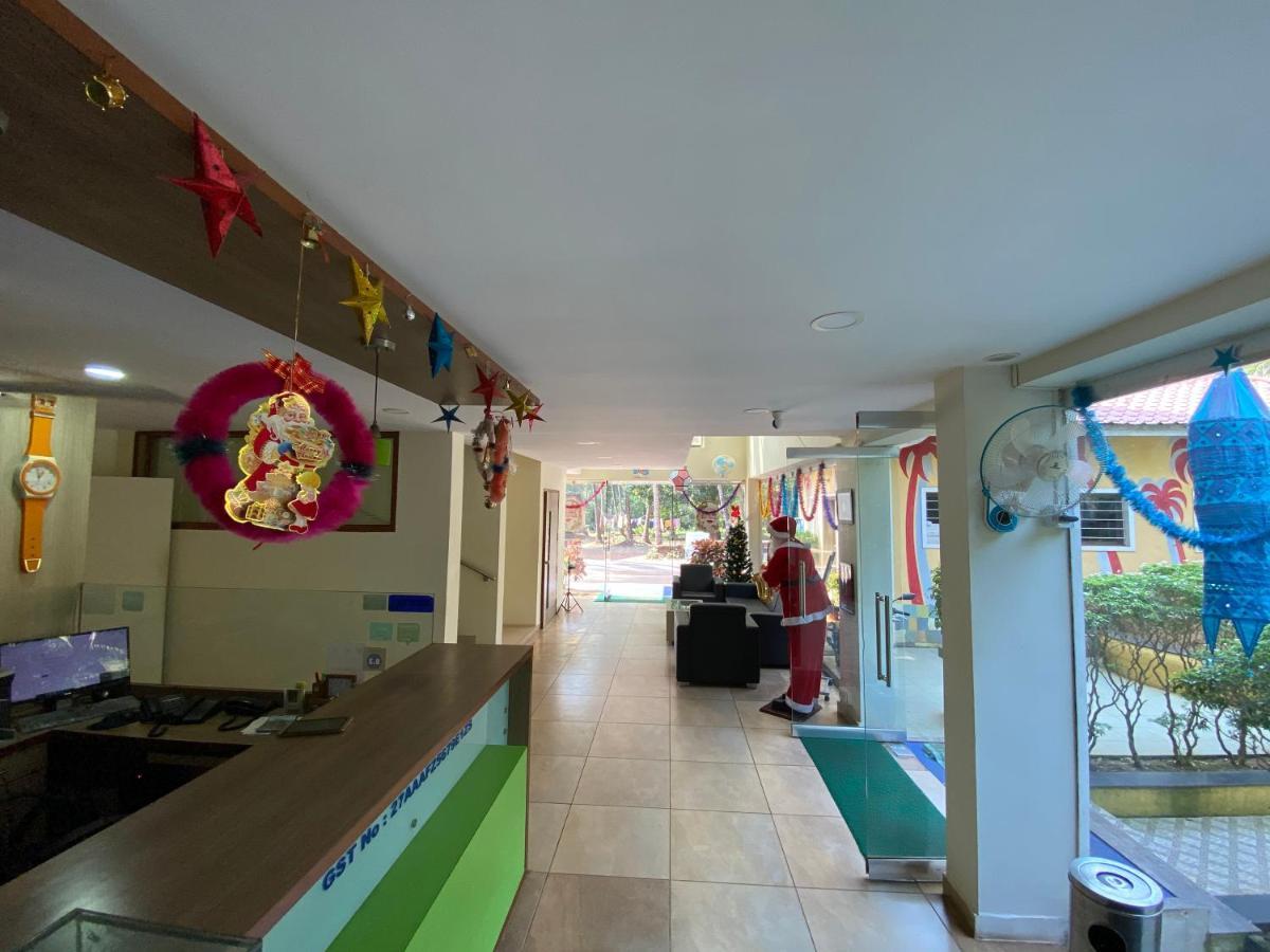 Hotel Chivala Beach Mālvan Esterno foto