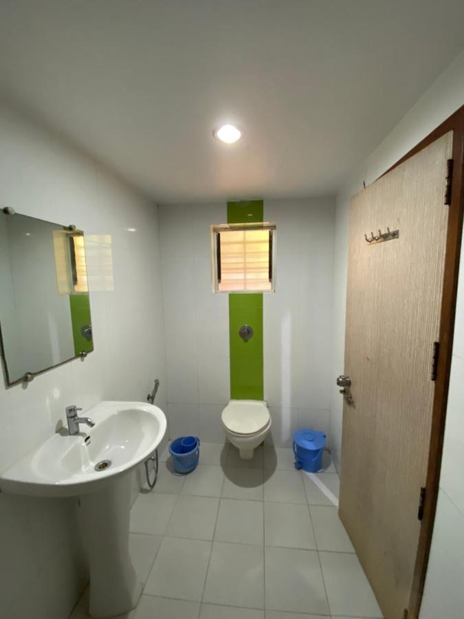 Hotel Chivala Beach Mālvan Esterno foto