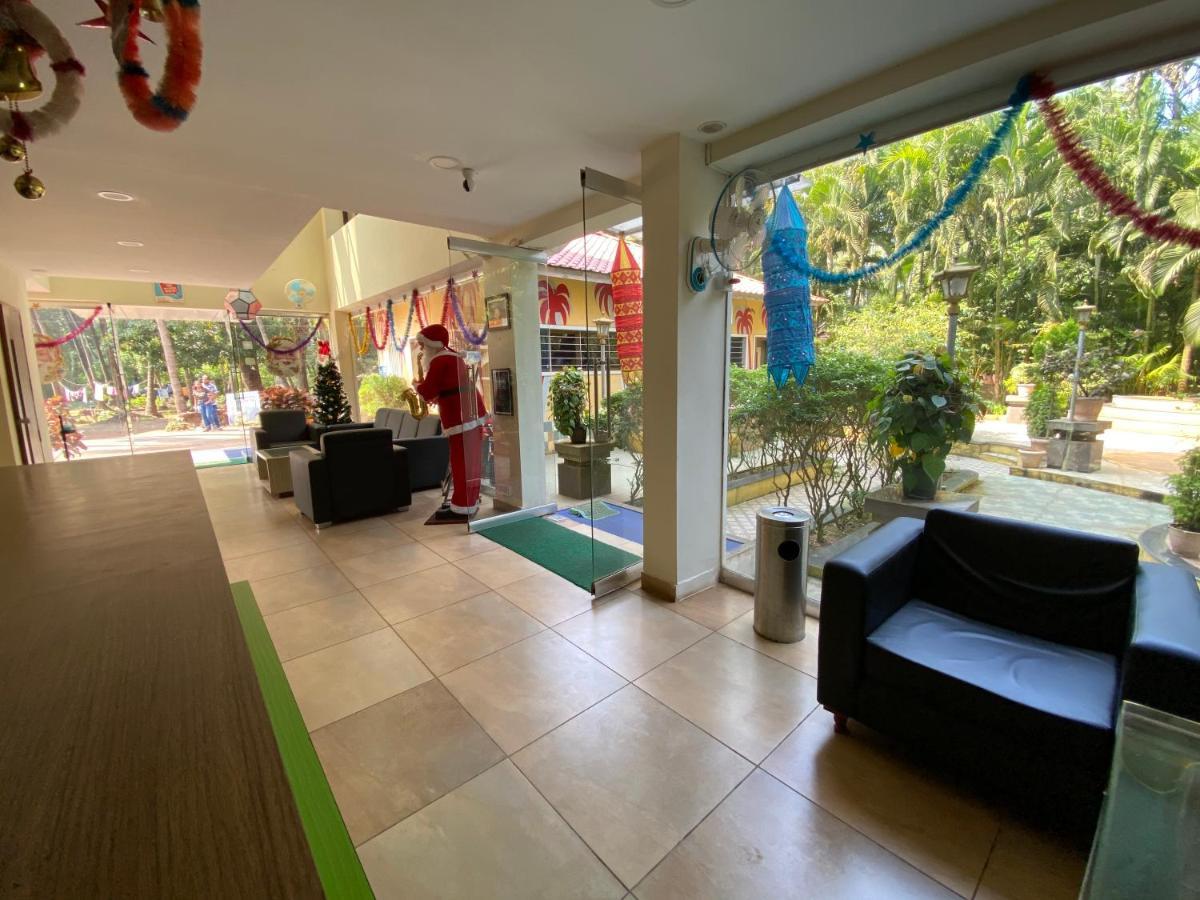 Hotel Chivala Beach Mālvan Esterno foto